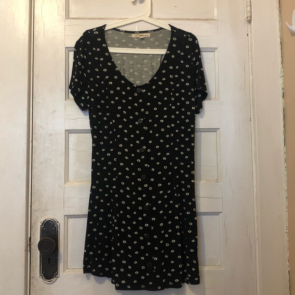 Daisy Patterned Flowy Mini Dress w/ Tie-up Back